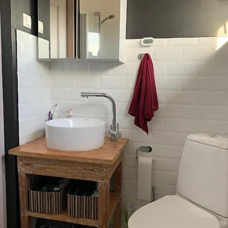 Modern Cozy 2 Bedroom Near Center Apartman *