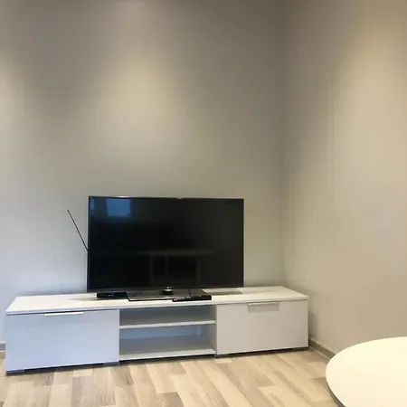 Modern Cozy 2 Bedroom Near Center Apartman