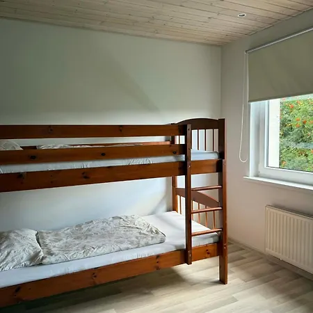 Modern Cozy 2 Bedroom Near Center Lägenhet *