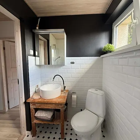 Modern Cozy 2 Bedroom Near Center *