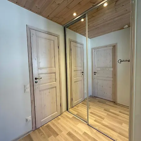 Modern Cozy 2 Bedroom Near Center