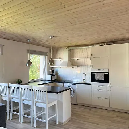 Modern Cozy 2 Bedroom Near Center Lägenhet