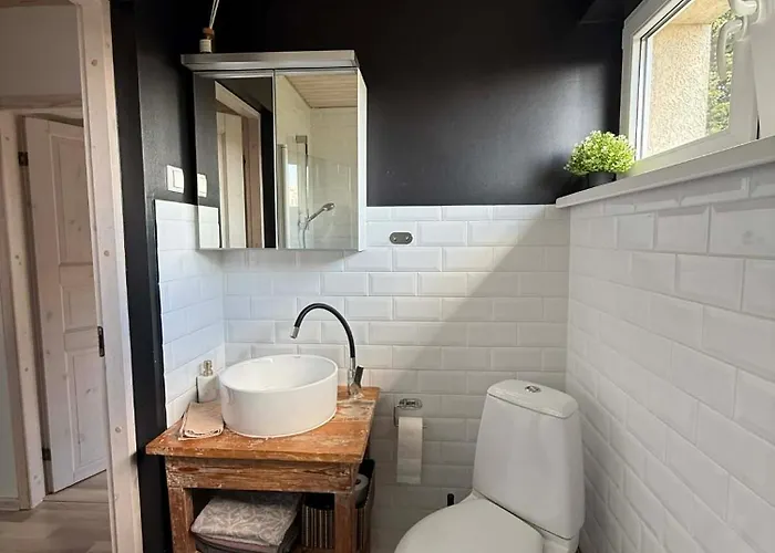 Modern Cozy 2 Bedroom Near Center *