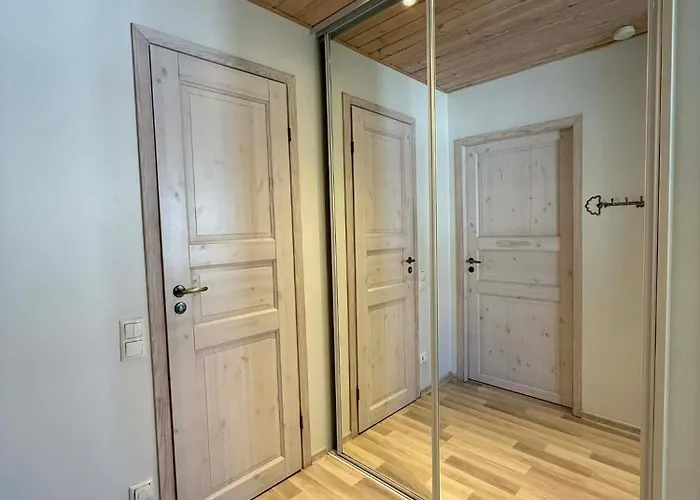 Modern Cozy 2 Bedroom Near Center